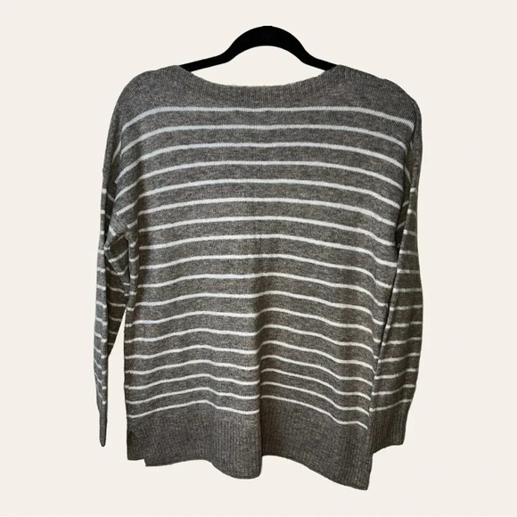 0120W. ABERCROMBIE AND FITCH LONG SLEEVE‎ SWEATER WITH POCKETS SIZE SMALL - Picture 9 of 13